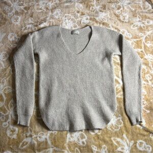 WILFRED | Aritzia Waffle Vneck Sweater | XS